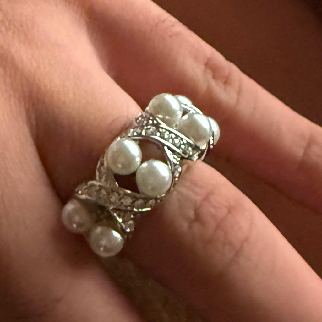 Elegant Silver Pearl Ring